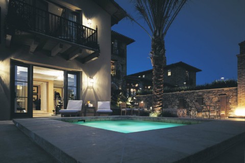 Blog-Craft-an-Elegant-Outdoor-Space-With-Home-Lighting-Control_9d1f8c79ab716dd186e741a90918d588